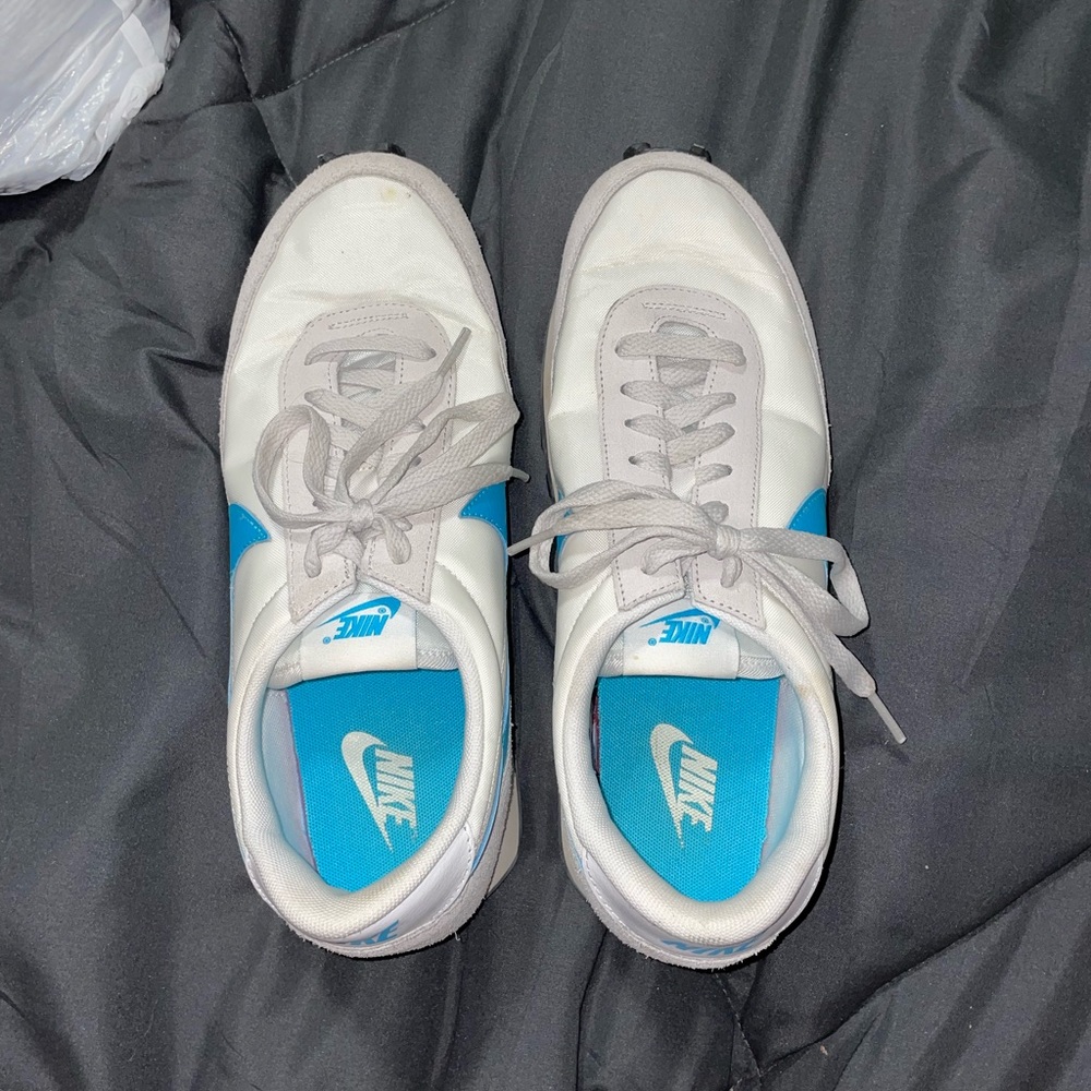 Nike tennis shoes